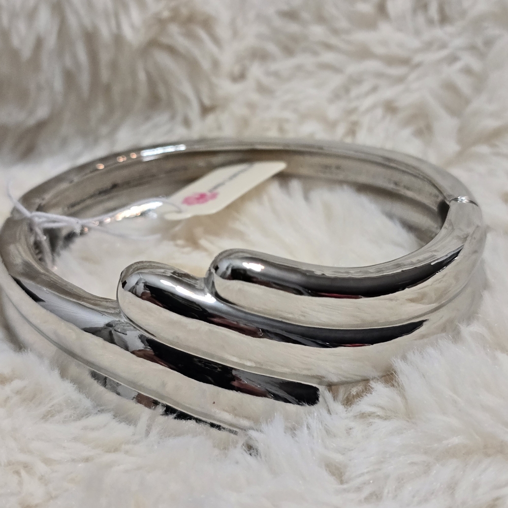Elegant Silver Tone Women's Bracelet